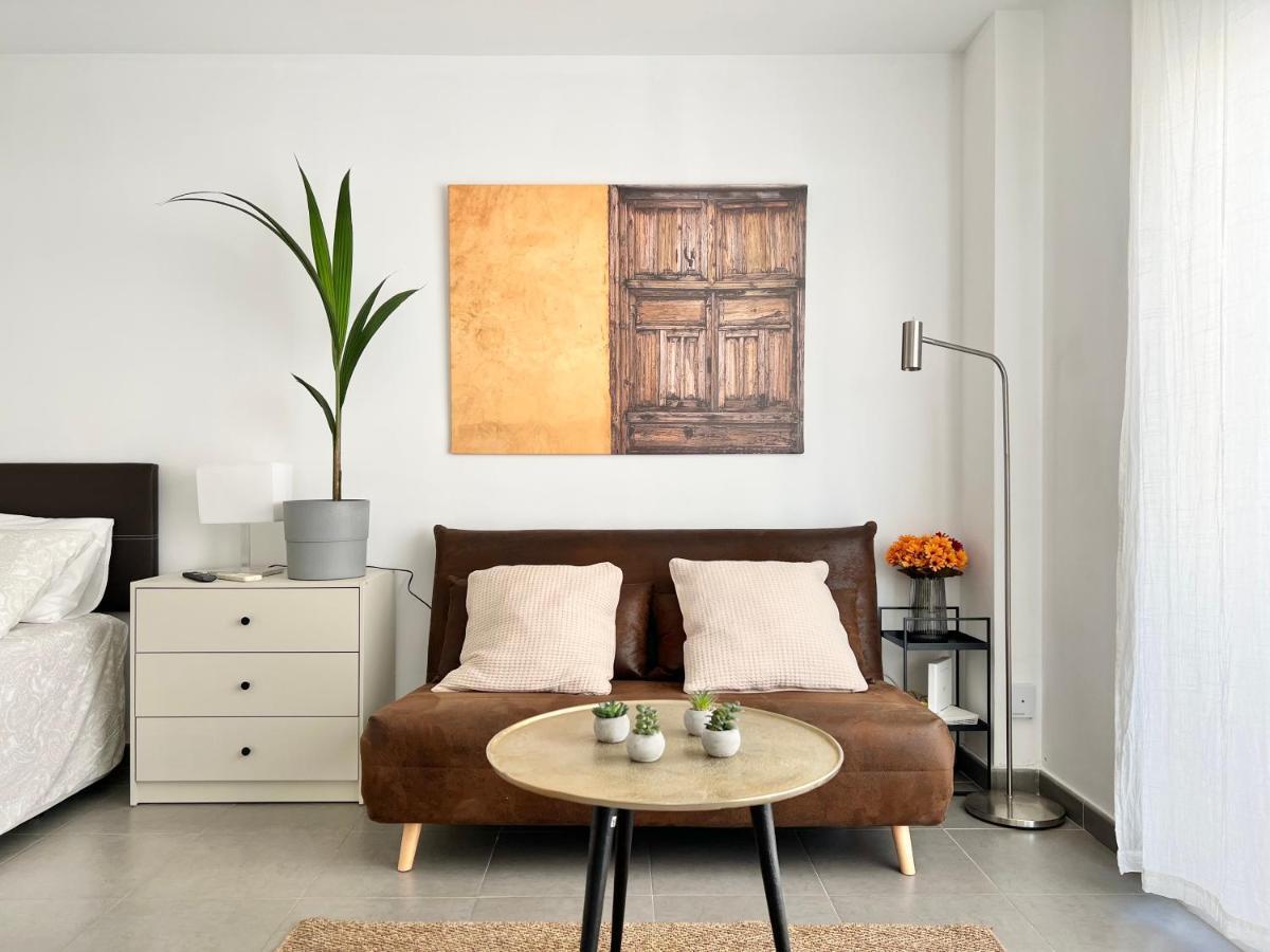 Apartamentos Varela 14 Малага Экстерьер фото